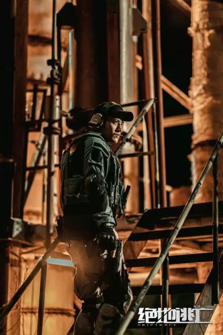 Фильм Снайпер: Снова в Бой! / Skiptrace / 絕地逃亡