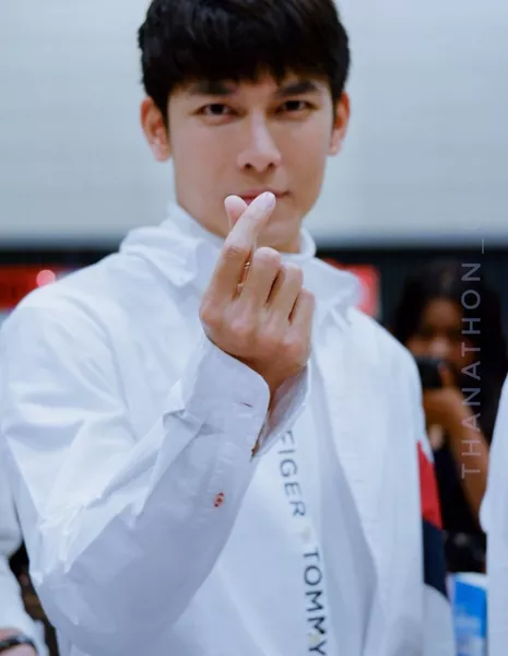 Мью Супасит Чончививат / Mew Suppasit Jongcheveevat /  ศุภศิษฏ์ จงชีวีวัฒน์ - Азияпоиск - Дорамы, фильмы и музыка Азии