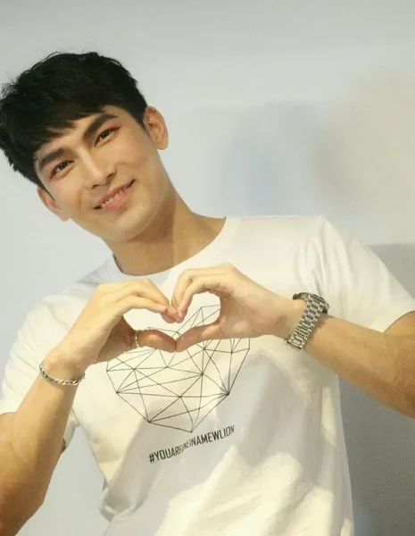 Мью Супасит Чончививат / Mew Suppasit Jongcheveevat /  ศุภศิษฏ์ จงชีวีวัฒน์ - Азияпоиск - Дорамы, фильмы и музыка Азии