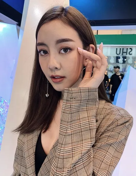 Ploysine Ravisara Suksomriam / Ploysine Ravisara Suksomriam / รวิสรา สวยสมเรียม - Азияпоиск - Дорамы, фильмы и музыка Азии