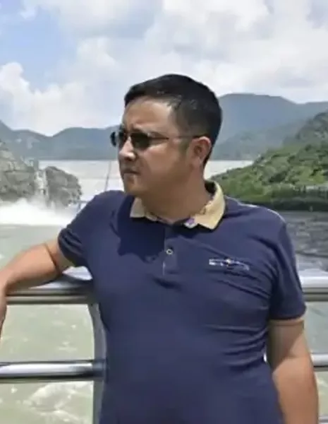 Хэ Фэн / He Feng / 何峰