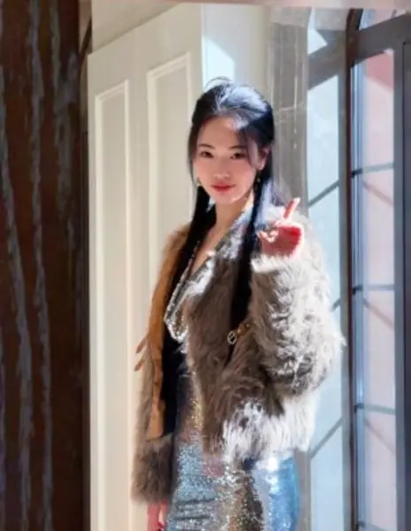 Цю Тун Тун / Qiu Tong Tong / 邱桐桐