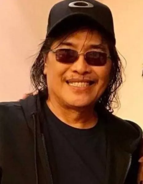 Карло Х. Капарас / Carlo J. Caparas / 