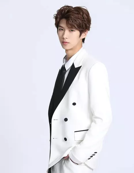 Хэ Цзюнь Сюн / He Jun Xiong / 贺俊雄