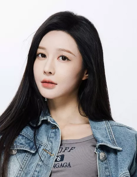 Чжэн Цзюнь Цянь / Zheng Jun Qian / 郑筠芊